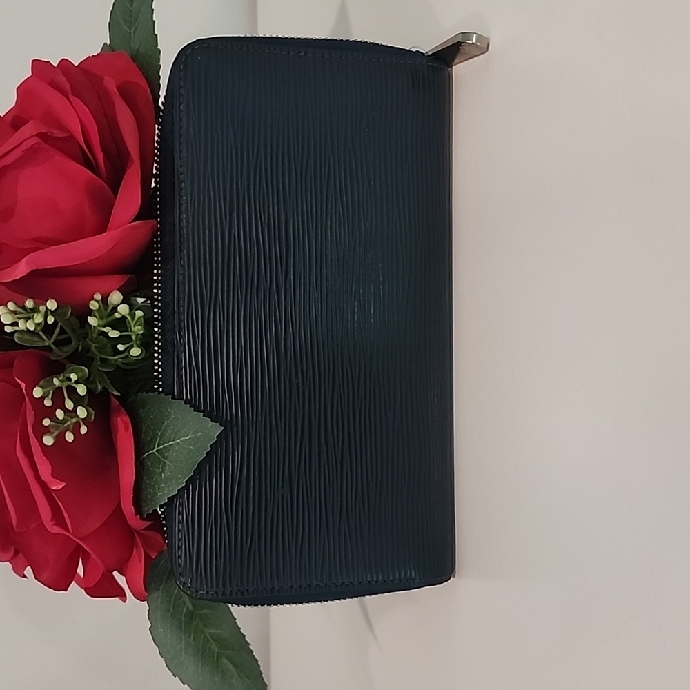 Epi Vuitton Long Wallet Dark Blue
